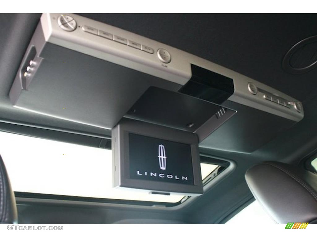2010 Lincoln Navigator Standard Navigator Model Controls Photo #38379423