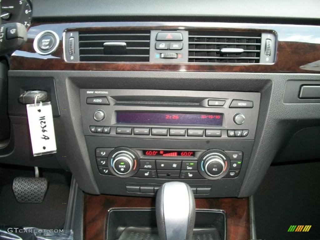 2011 BMW 3 Series 328i xDrive Sedan Controls Photo #38381058