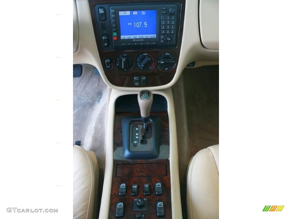 2001 Mercedes-Benz ML 320 4Matic Controls Photo #38381550