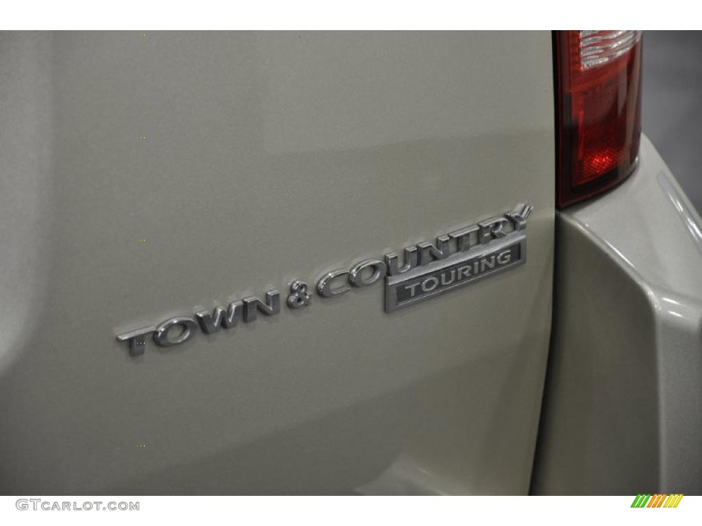 2010 Chrysler Town & Country Touring Marks and Logos Photo #38383438