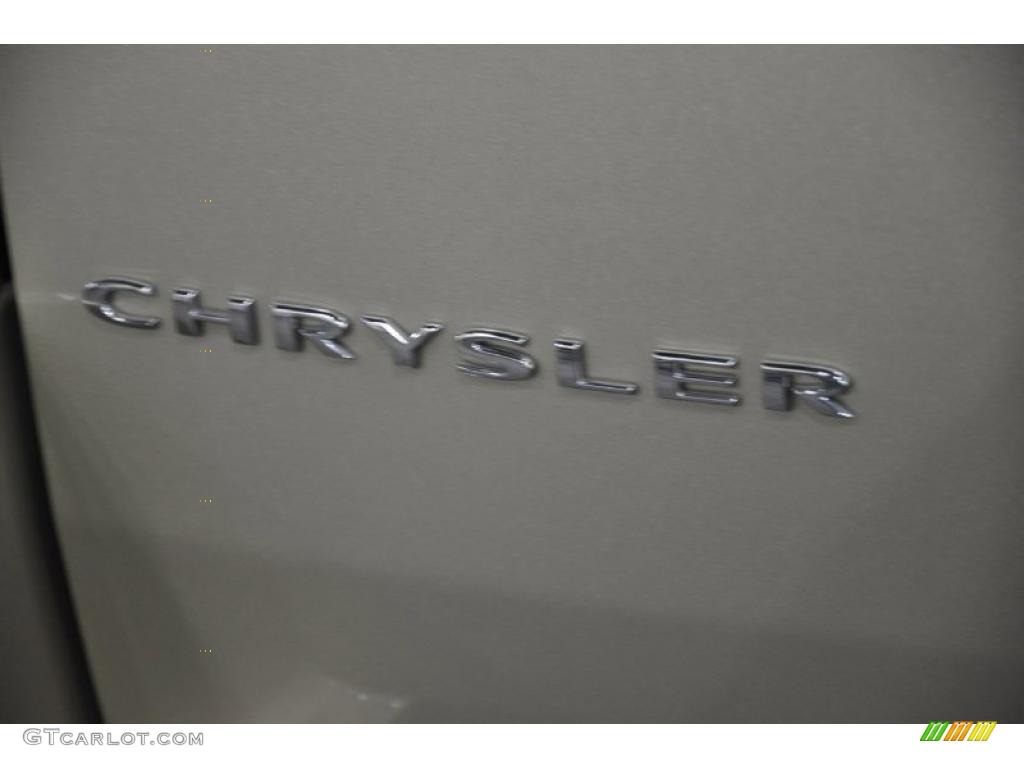 2010 Chrysler Town & Country Touring Marks and Logos Photo #38383462