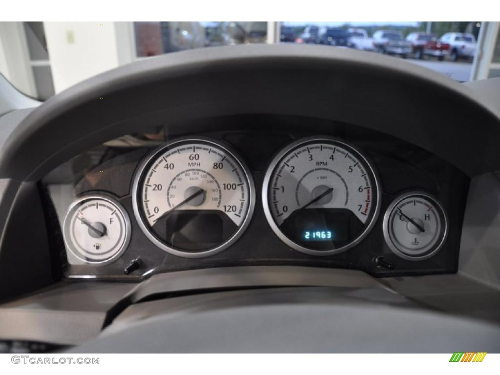2010 Chrysler Town & Country Touring Gauges Photo #38383522