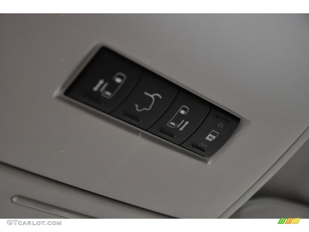 2010 Chrysler Town & Country Touring Controls Photo #38383602