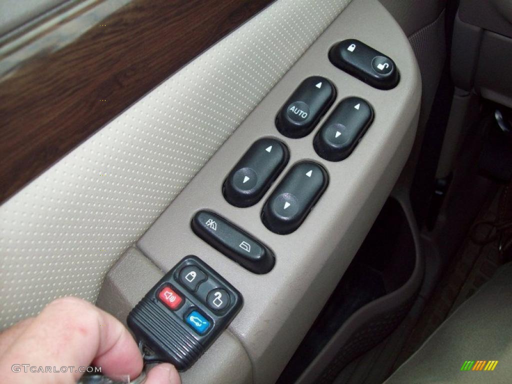 2005 Ford Explorer Eddie Bauer 4x4 Controls Photo #38383998