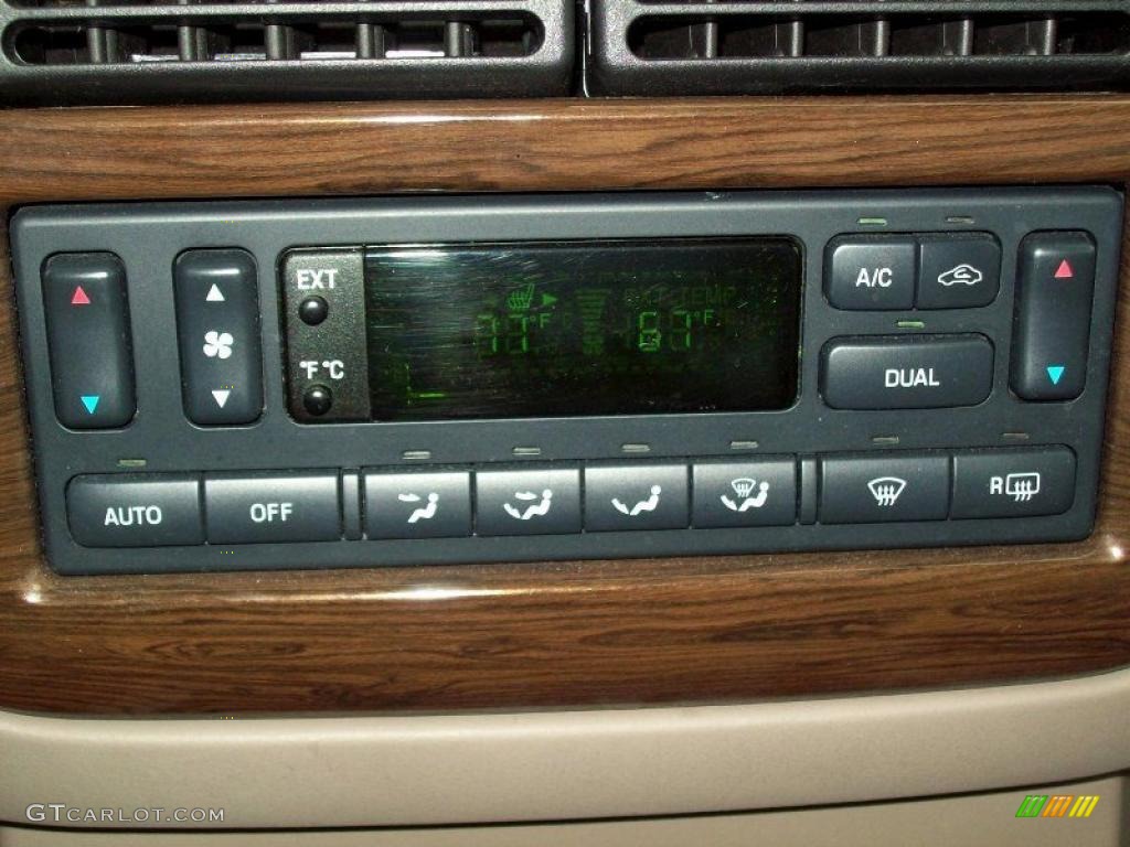 2005 Ford Explorer Eddie Bauer 4x4 Controls Photo #38384318