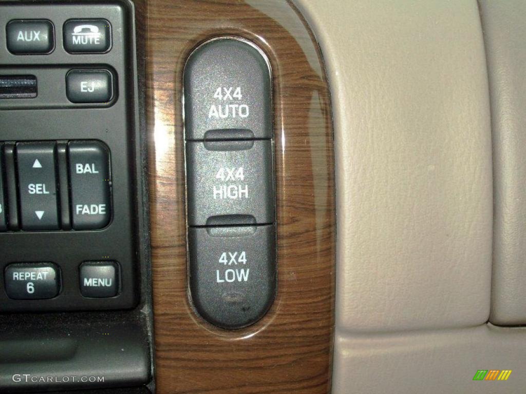 2005 Ford Explorer Eddie Bauer 4x4 Controls Photo #38384330