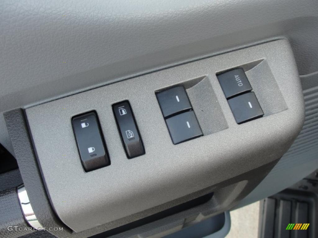 2011 Ford F350 Super Duty XLT Crew Cab 4x4 Dually Controls Photo #38388127