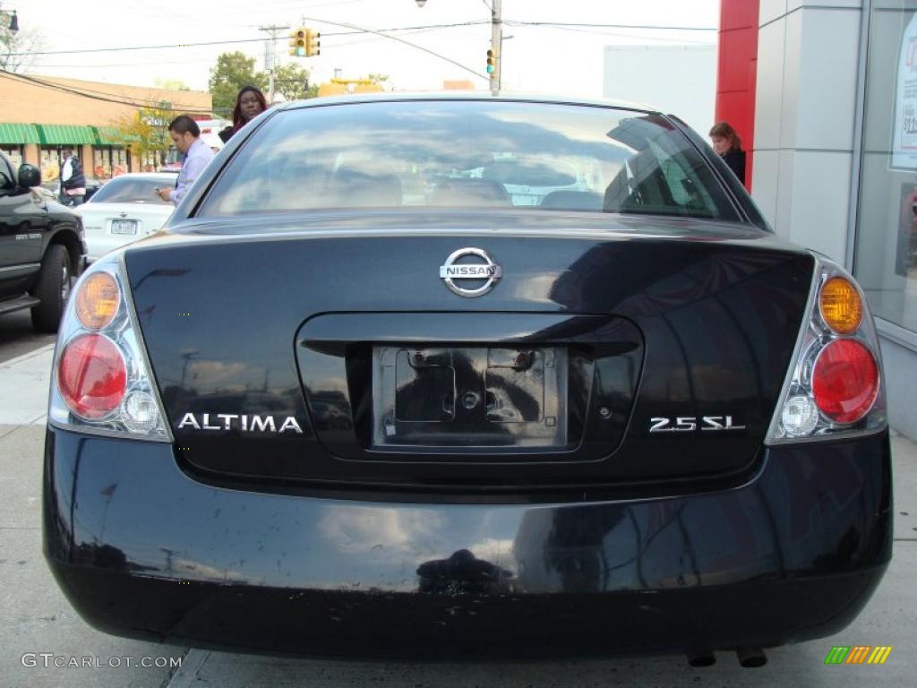 2004 Altima 2.5 SL - Super Black / Charcoal photo #5