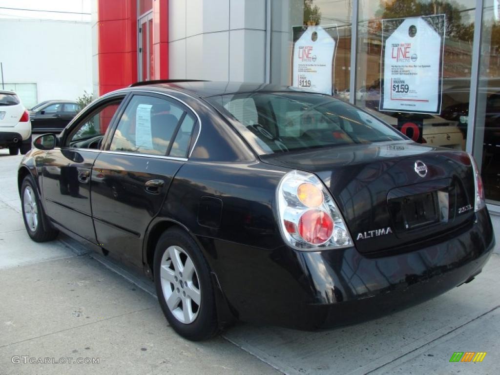 2004 Altima 2.5 SL - Super Black / Charcoal photo #6