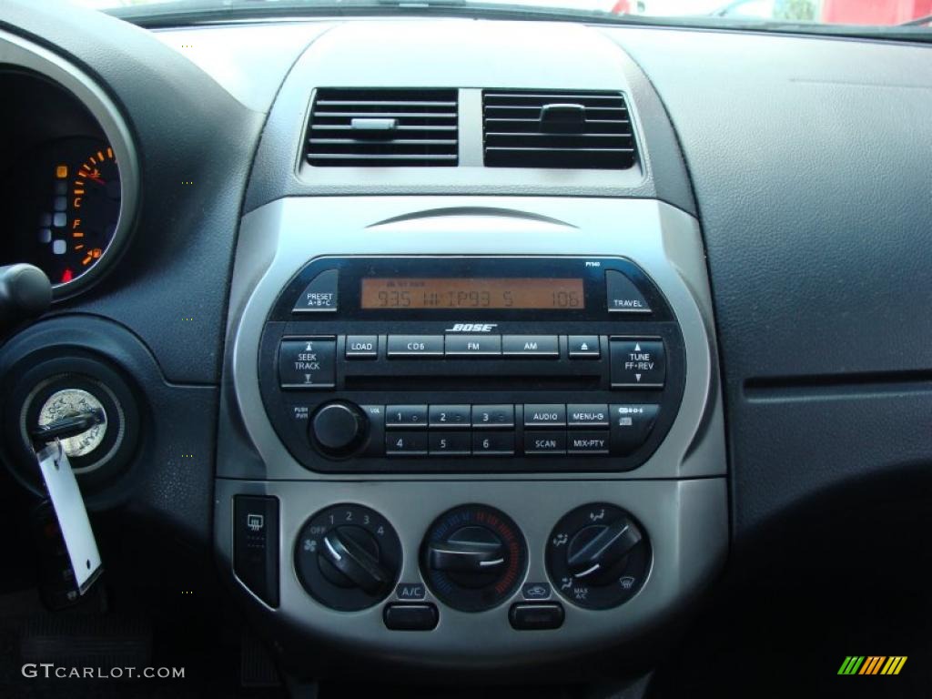 2004 Altima 2.5 SL - Super Black / Charcoal photo #16