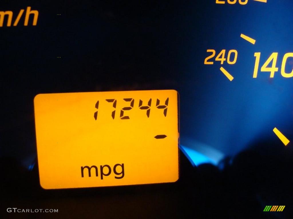2004 Altima 2.5 SL - Super Black / Charcoal photo #23