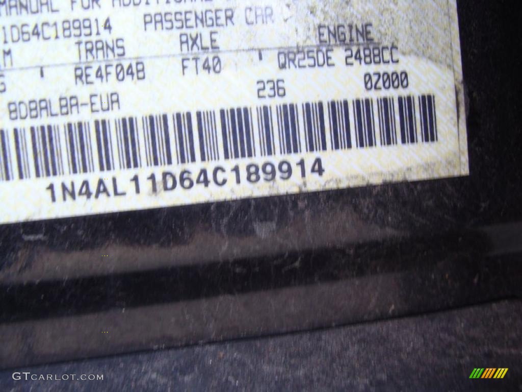 2004 Altima 2.5 SL - Super Black / Charcoal photo #24