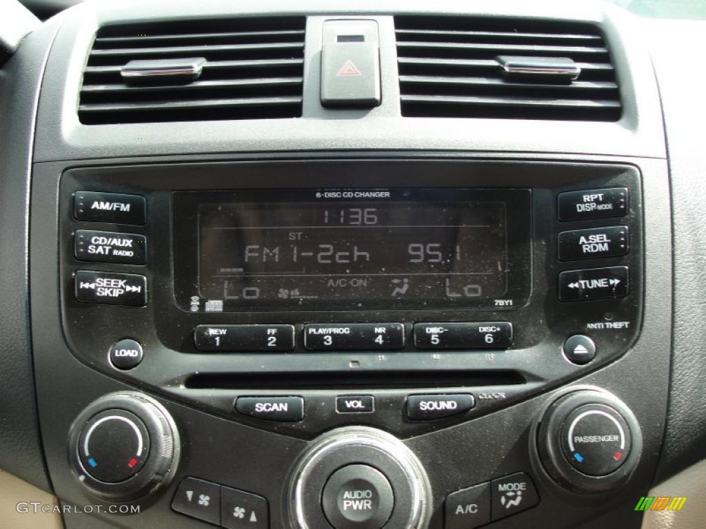 2004 Honda Accord EX-L Coupe Controls Photo #38390315