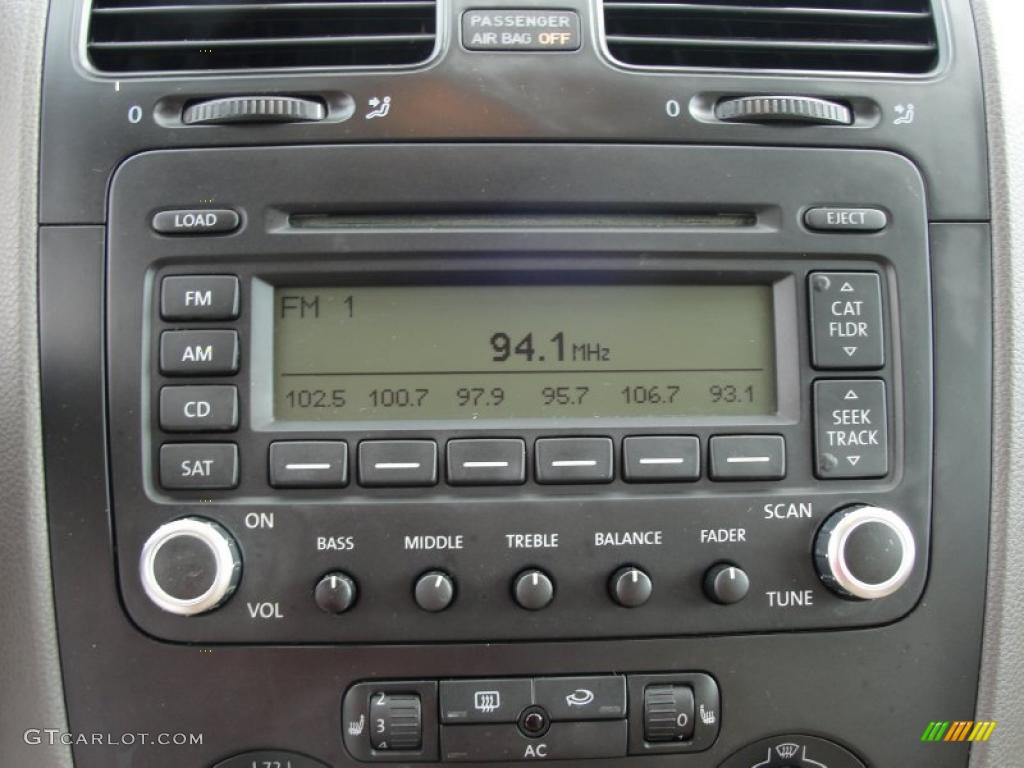 2006 Volkswagen Jetta 2.5 Sedan Controls Photo #38392332