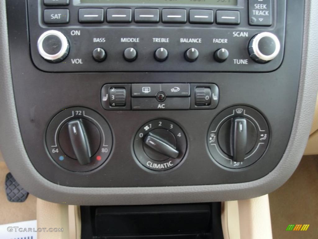 2006 Volkswagen Jetta 2.5 Sedan Controls Photo #38392344