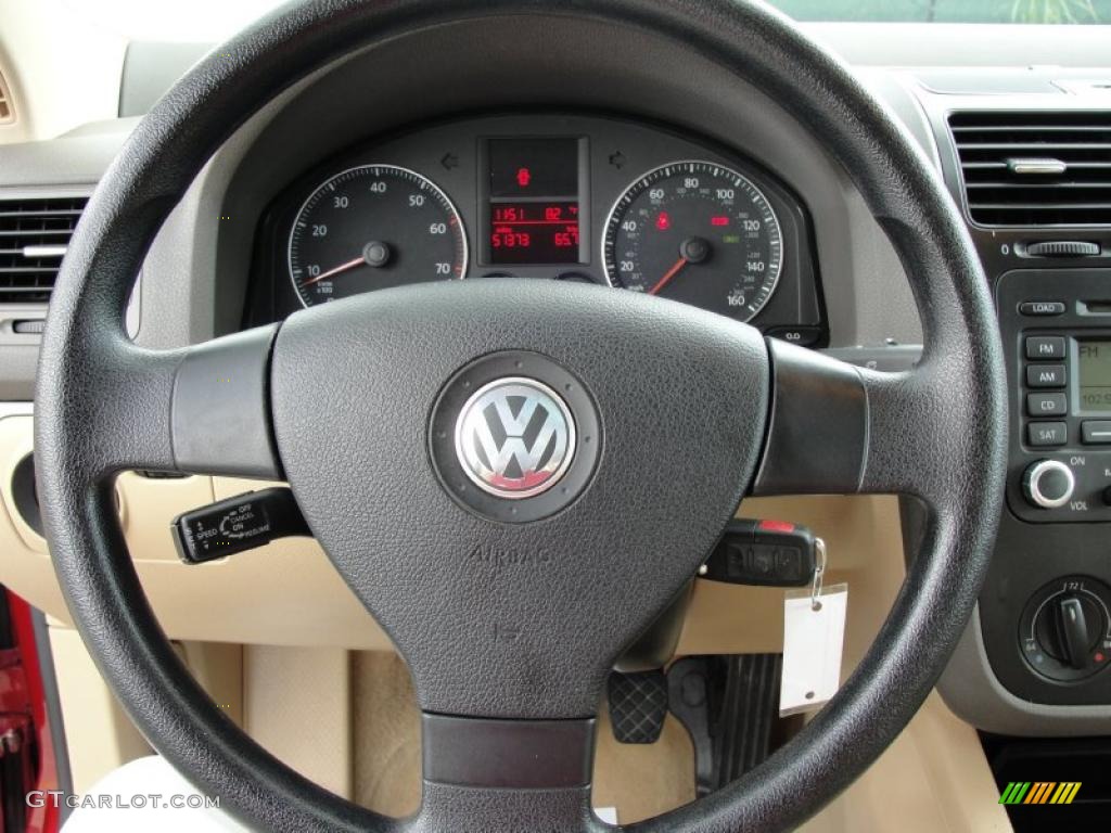 2006 Volkswagen Jetta 2.5 Sedan Pure Beige Steering Wheel Photo #38392392