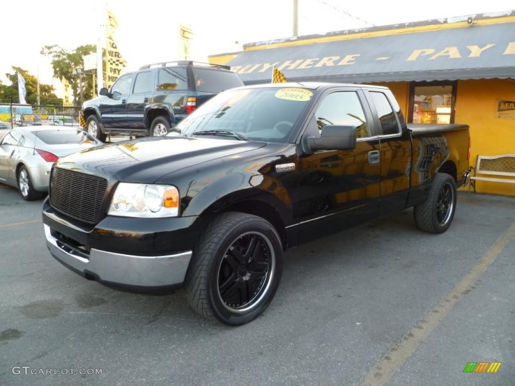 2005 F150 XLT SuperCab - Black / Medium Flint/Dark Flint Grey photo #3