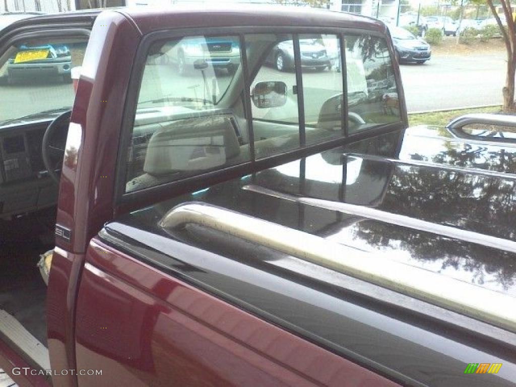 1993 Sierra 1500 Regular Cab - Dark Hunt Club Red Metallic / Gray photo #7