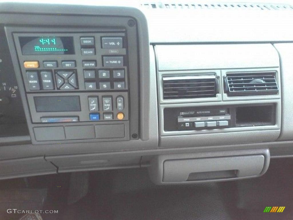 1993 GMC Sierra 1500 Regular Cab Controls Photo #38393512
