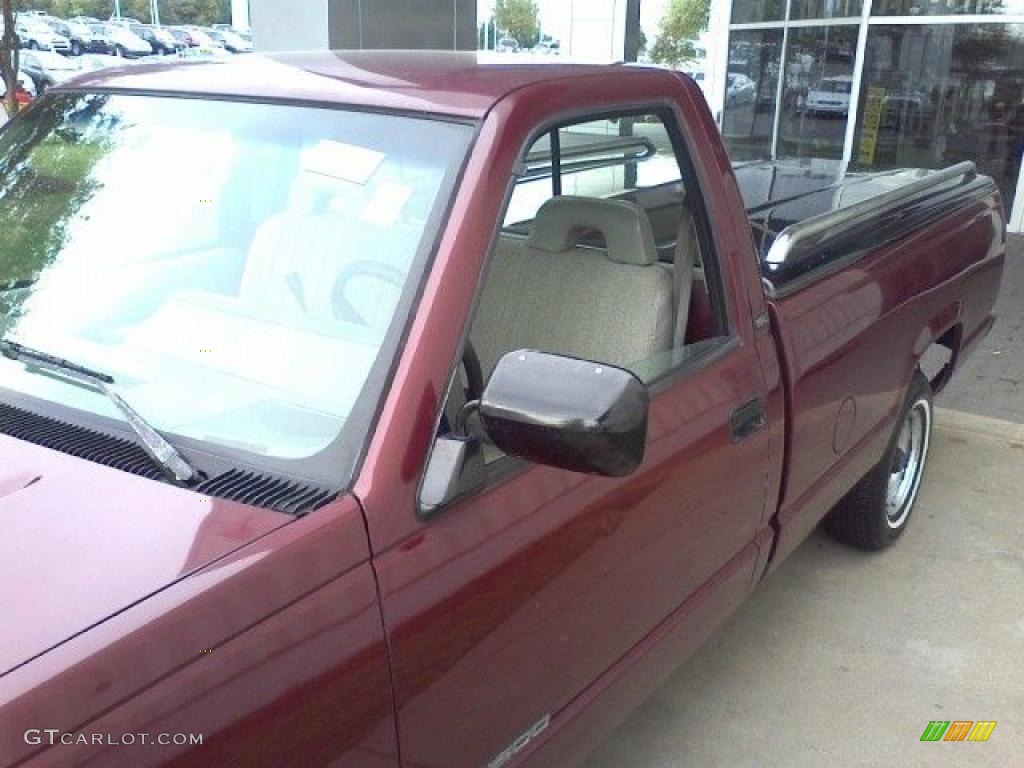 1993 Sierra 1500 Regular Cab - Dark Hunt Club Red Metallic / Gray photo #21