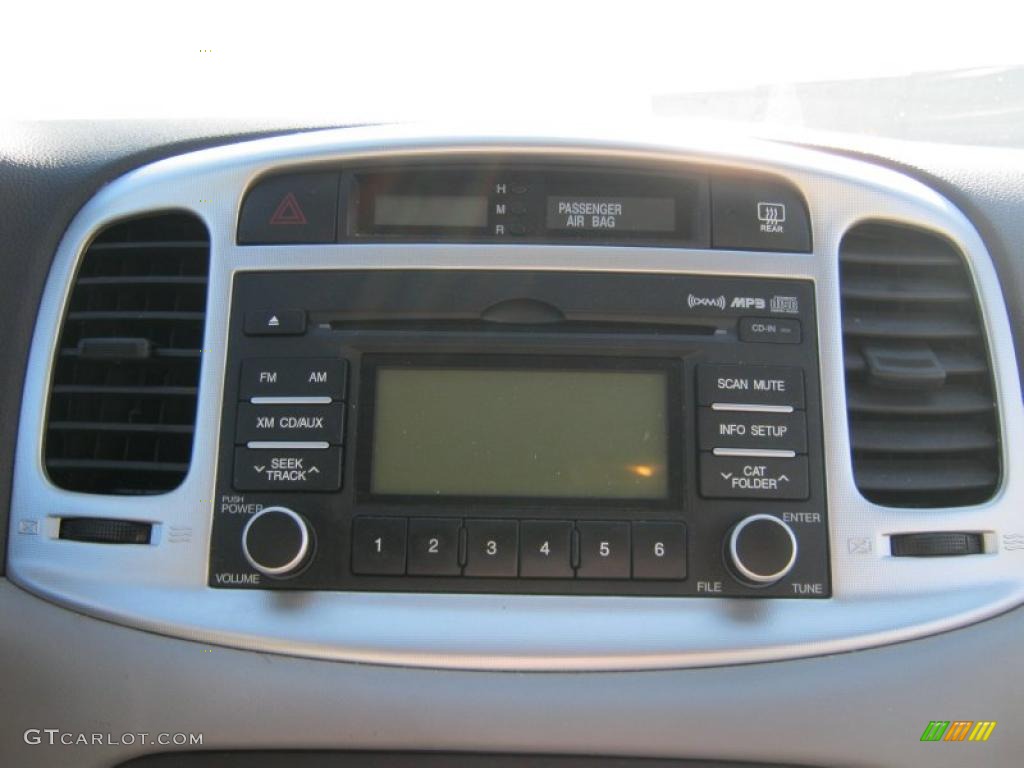 2008 Hyundai Accent GS Coupe Controls Photo #38395160