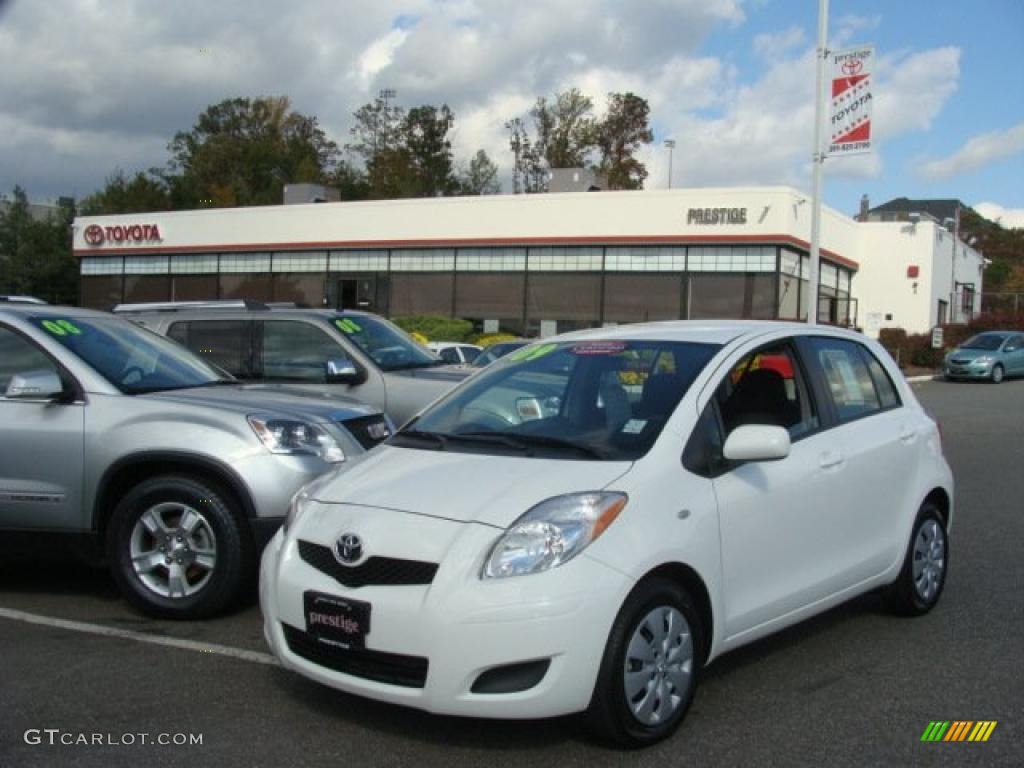 2009 Yaris 5 Door Liftback - Polar White / Dark Charcoal photo #1