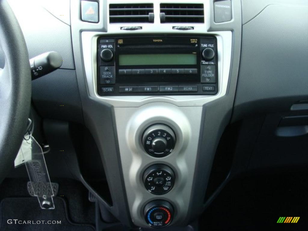 2009 Toyota Yaris 5 Door Liftback Controls Photo #38396363