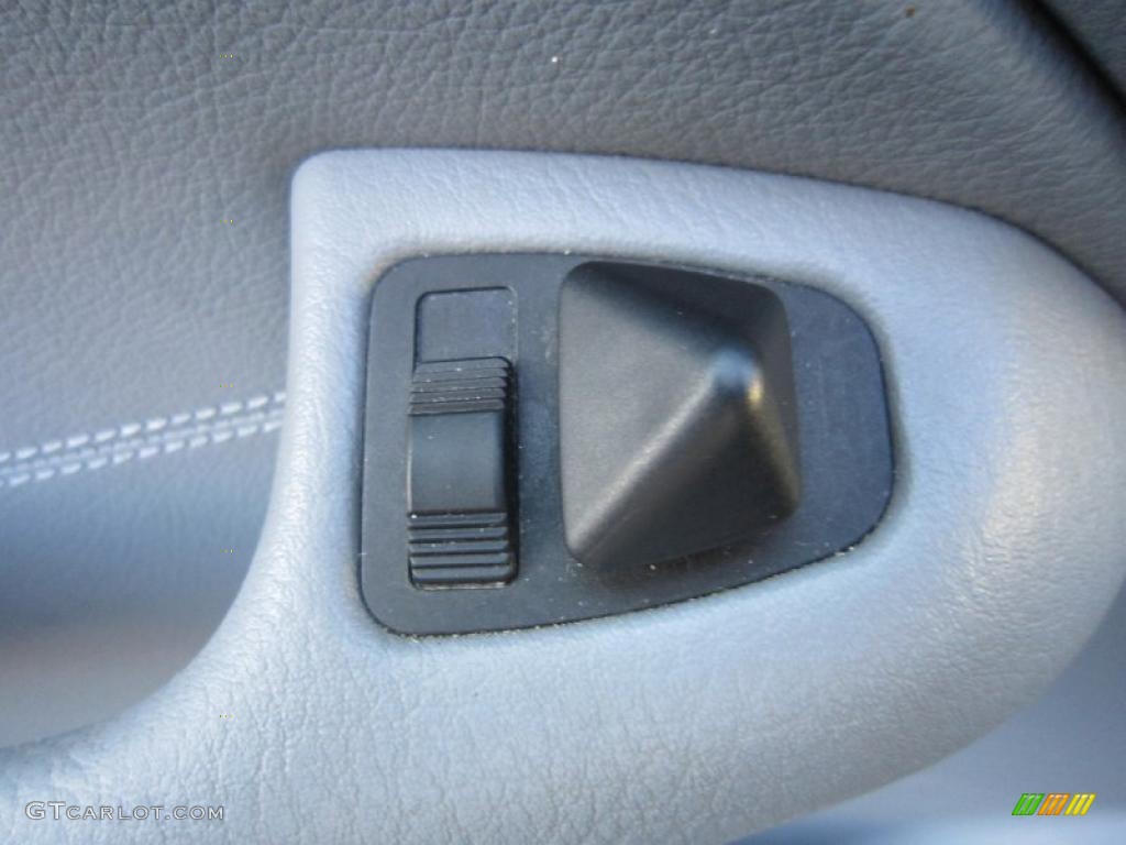 2004 3 Series 325xi Sedan - Alpine White / Grey photo #29