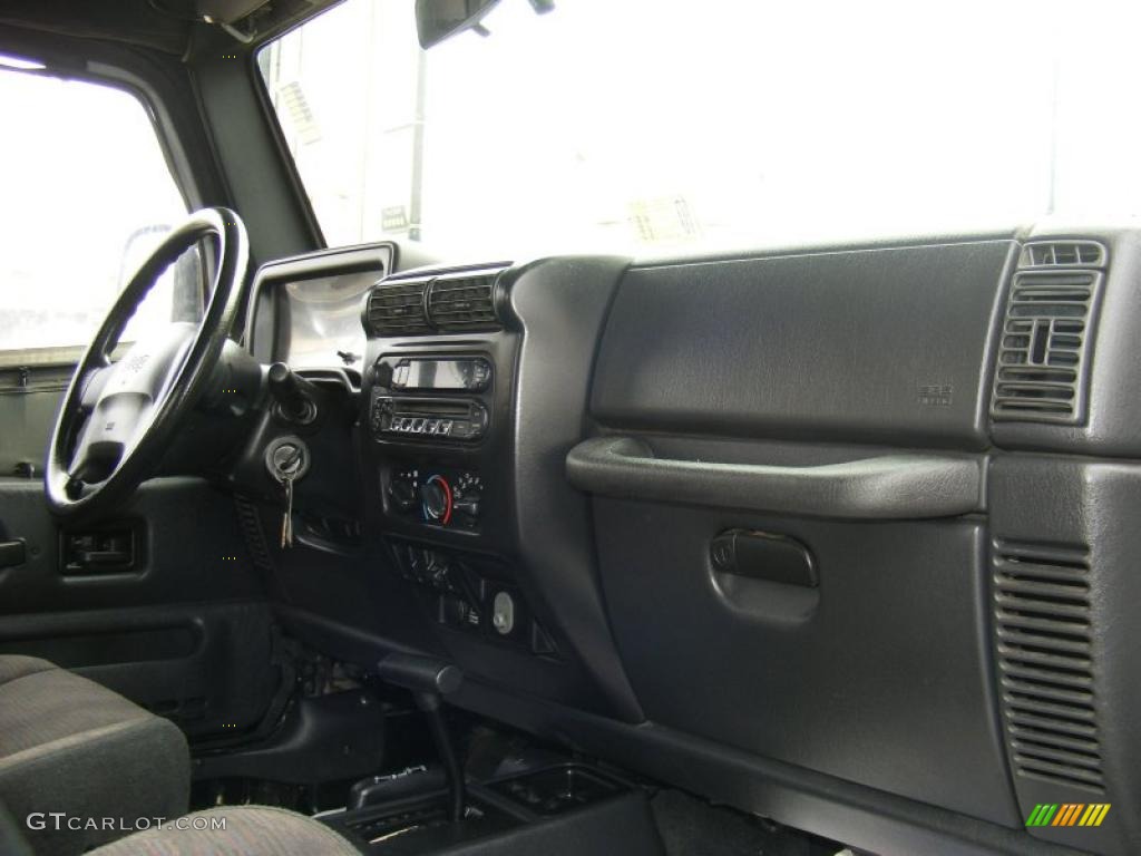 2004 Wrangler Sport 4x4 - Black / Dark Slate Gray photo #21