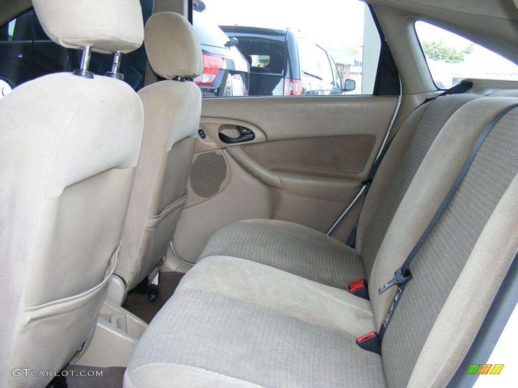 Medium Parchment Interior 2002 Ford Focus ZX5 Hatchback Photo #38403120