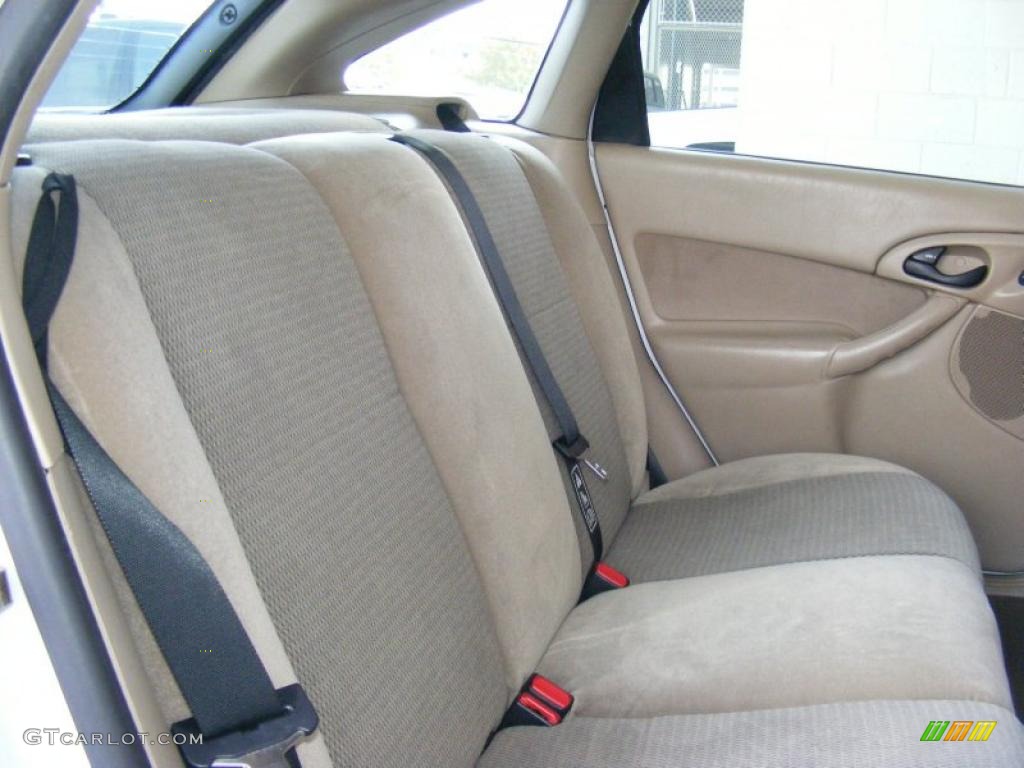 Medium Parchment Interior 2002 Ford Focus ZX5 Hatchback Photo #38403244