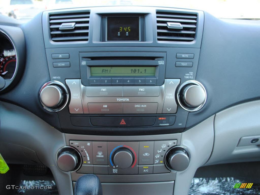 2010 Toyota Highlander Standard Highlander Model Controls Photo #38404132