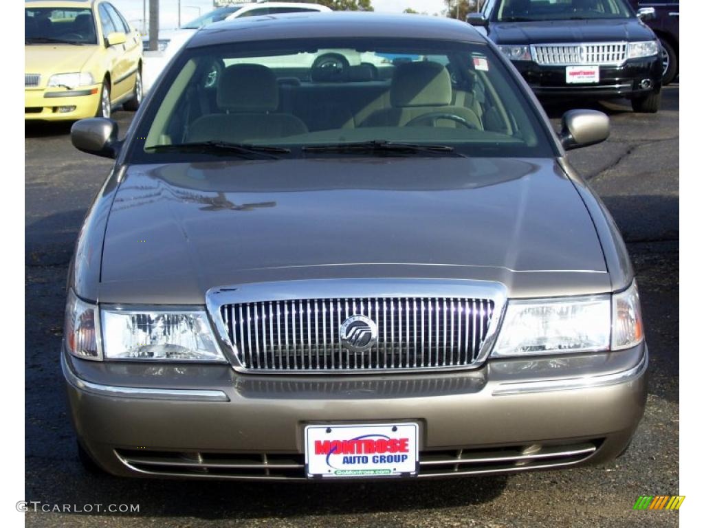 2004 Grand Marquis GS - Arizona Beige Metallic / Medium Parchment photo #2