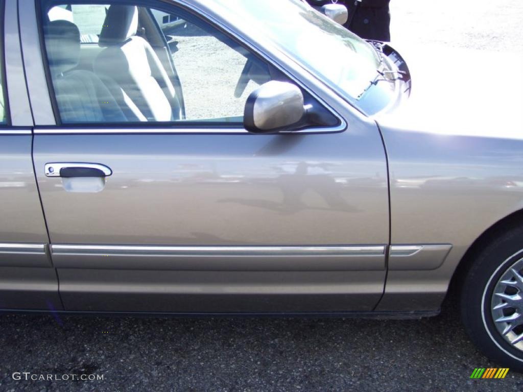 2004 Grand Marquis GS - Arizona Beige Metallic / Medium Parchment photo #8