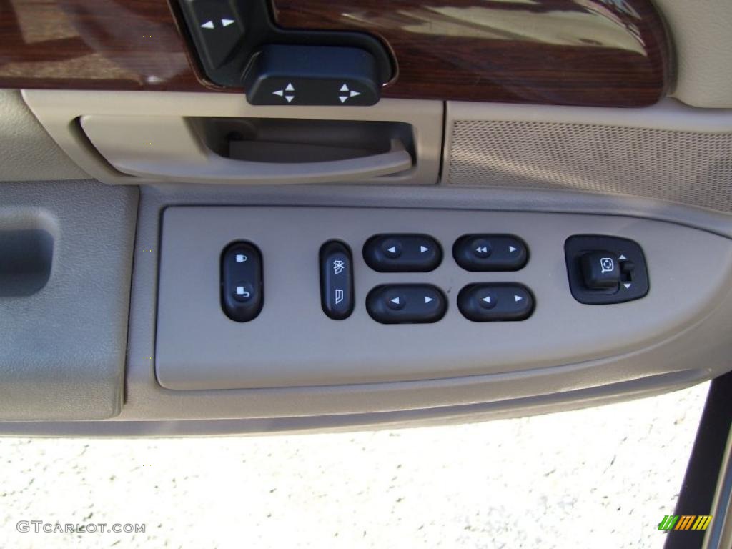 2004 Grand Marquis GS - Arizona Beige Metallic / Medium Parchment photo #11