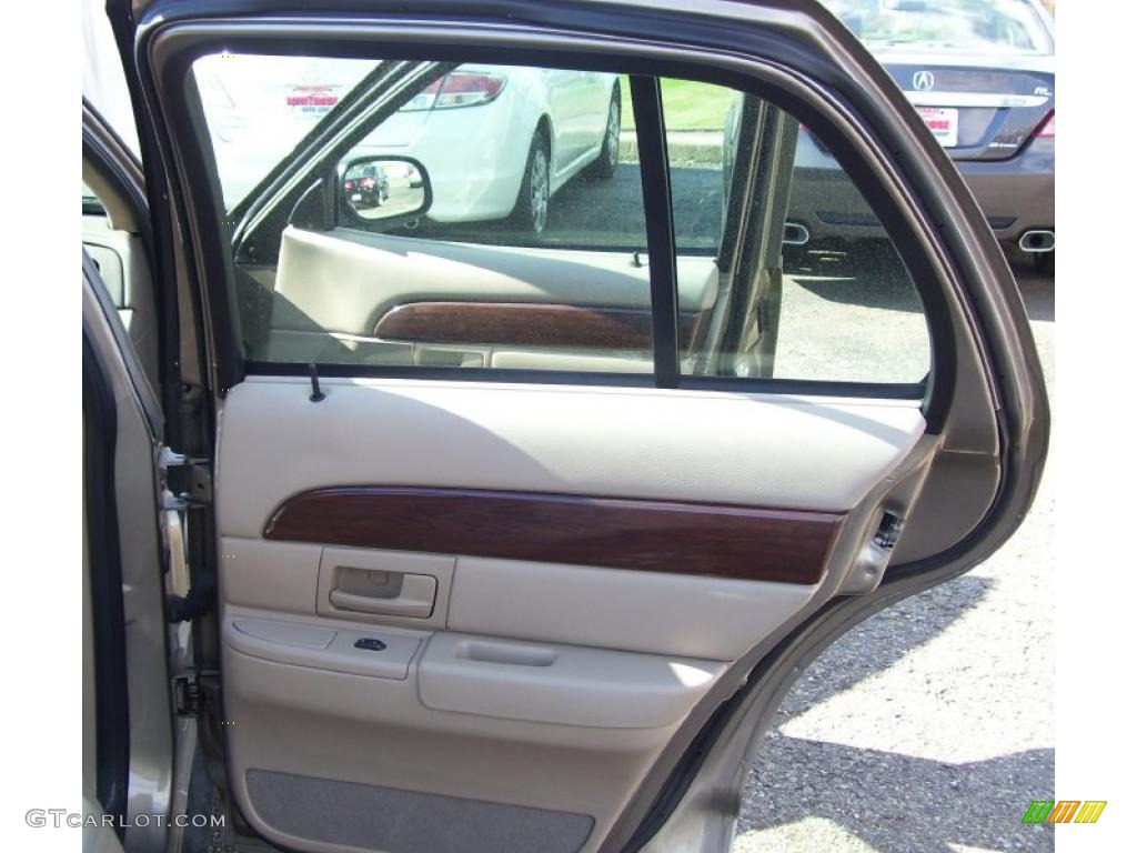 2004 Grand Marquis GS - Arizona Beige Metallic / Medium Parchment photo #14