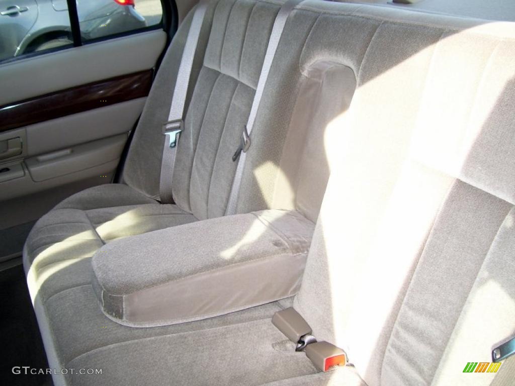 2004 Grand Marquis GS - Arizona Beige Metallic / Medium Parchment photo #18