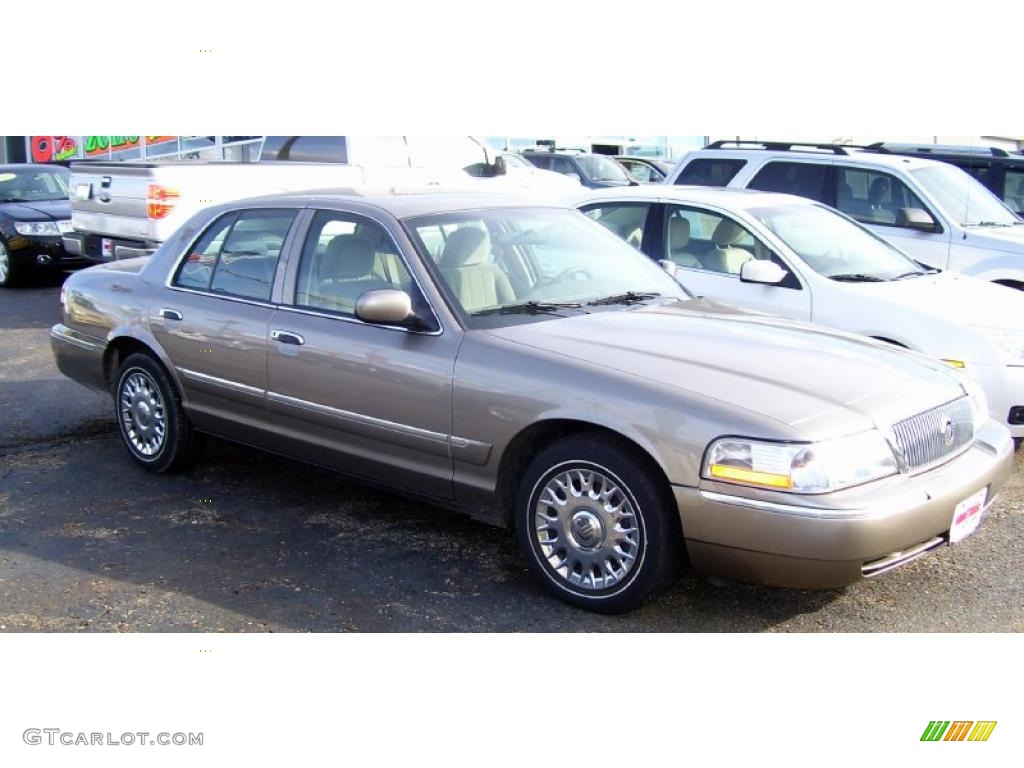 2004 Grand Marquis GS - Arizona Beige Metallic / Medium Parchment photo #20