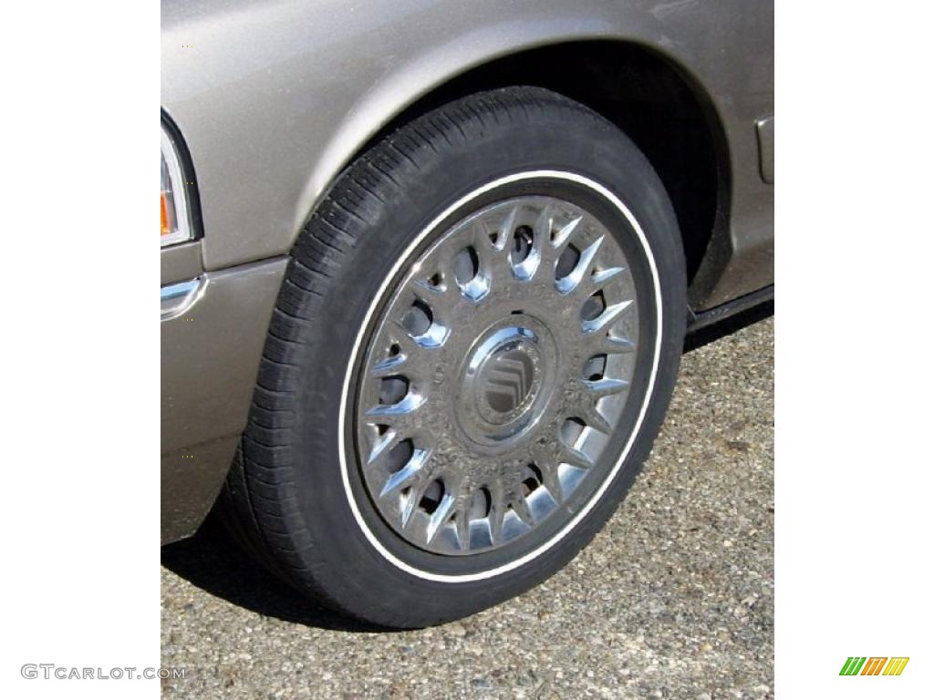 2004 Grand Marquis GS - Arizona Beige Metallic / Medium Parchment photo #25