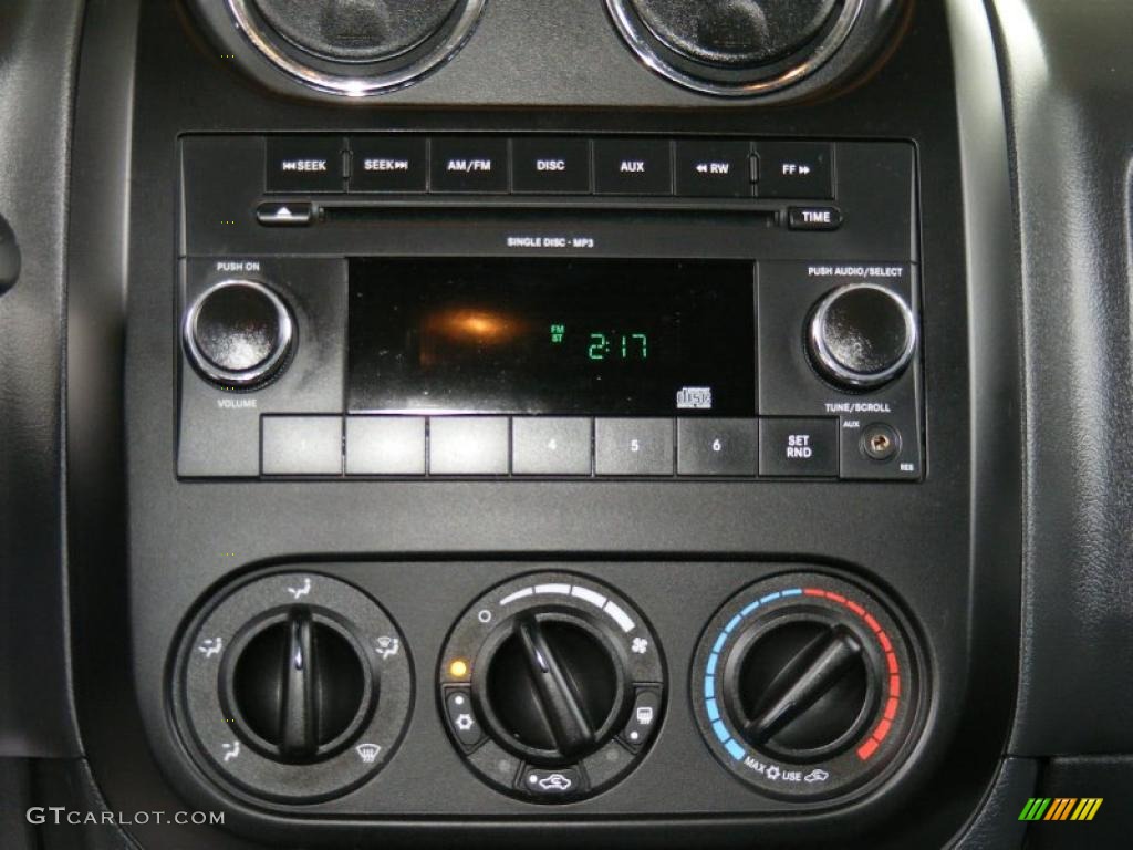 2009 Jeep Patriot Sport 4x4 Controls Photo #38406640
