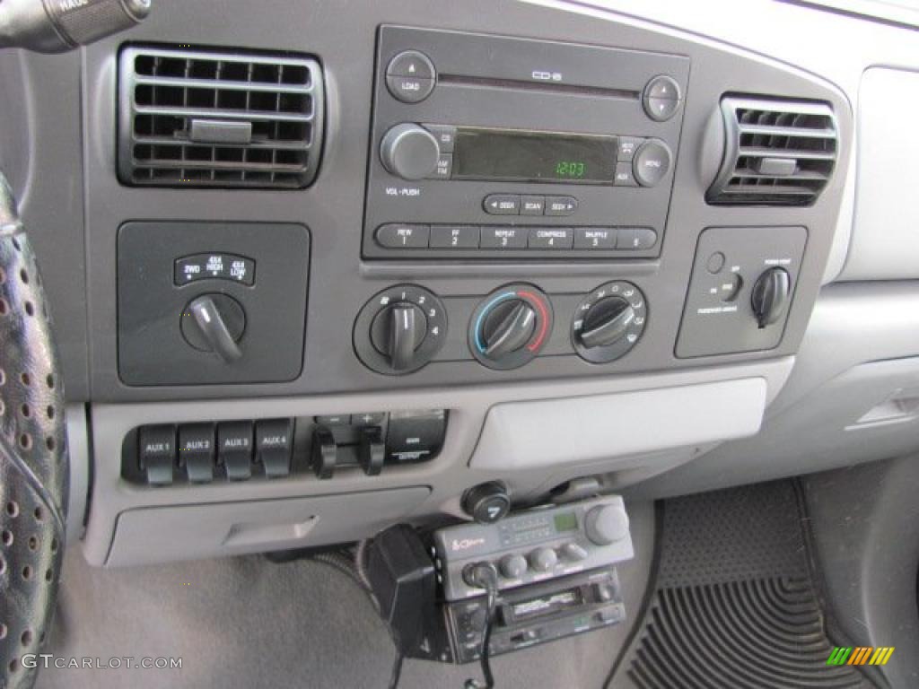 2006 Ford F350 Super Duty XLT SuperCab 4x4 Dually Controls Photos