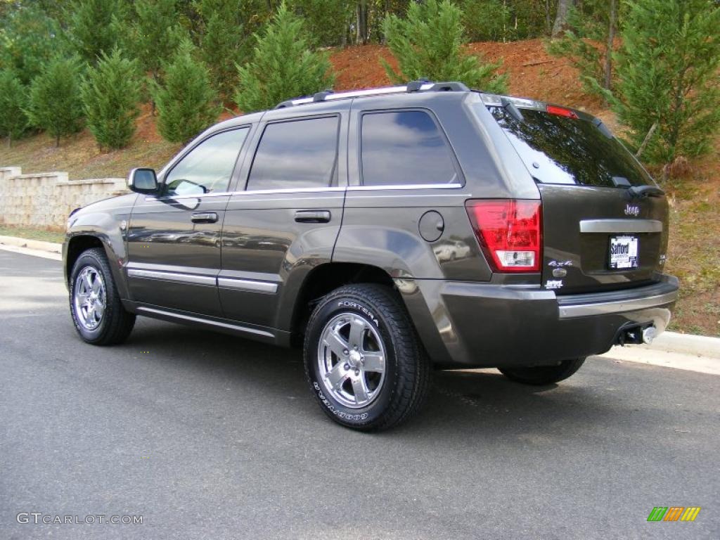 2006 Grand Cherokee Overland 4x4 - Dark Khaki Pearl / Medium Slate Gray photo #7