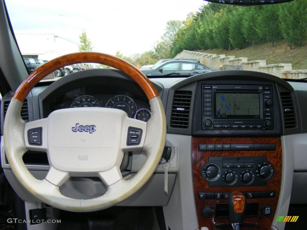 2006 Jeep Grand Cherokee Overland 4x4 Medium Slate Gray Dashboard Photo #38407320