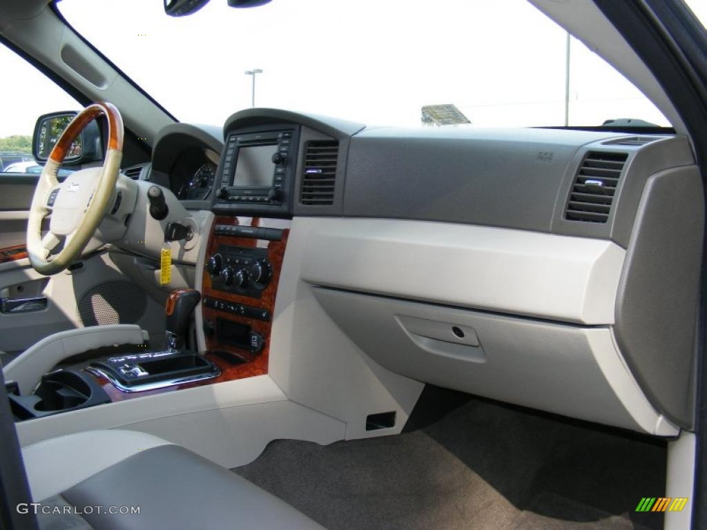 2006 Jeep Grand Cherokee Overland 4x4 Medium Slate Gray Dashboard Photo #38407416
