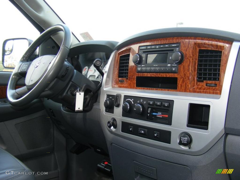 2007 Dodge Ram 3500 Laramie Quad Cab 4x4 Controls Photo #38407784