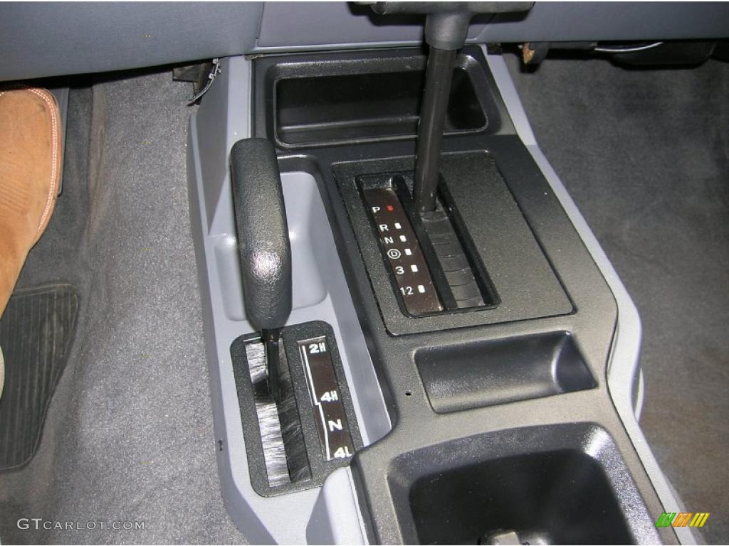 1996 Jeep Cherokee Classic 4x4 Controls Photo #38408268