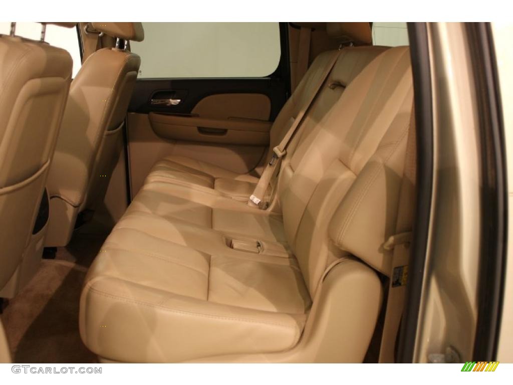 2007 Suburban 1500 LTZ 4x4 - Gold Mist Metallic / Light Cashmere/Ebony photo #27