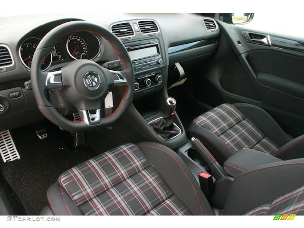 2011 Volkswagen GTI 2 Door Interlagos Plaid Cloth Dashboard Photo #38408572
