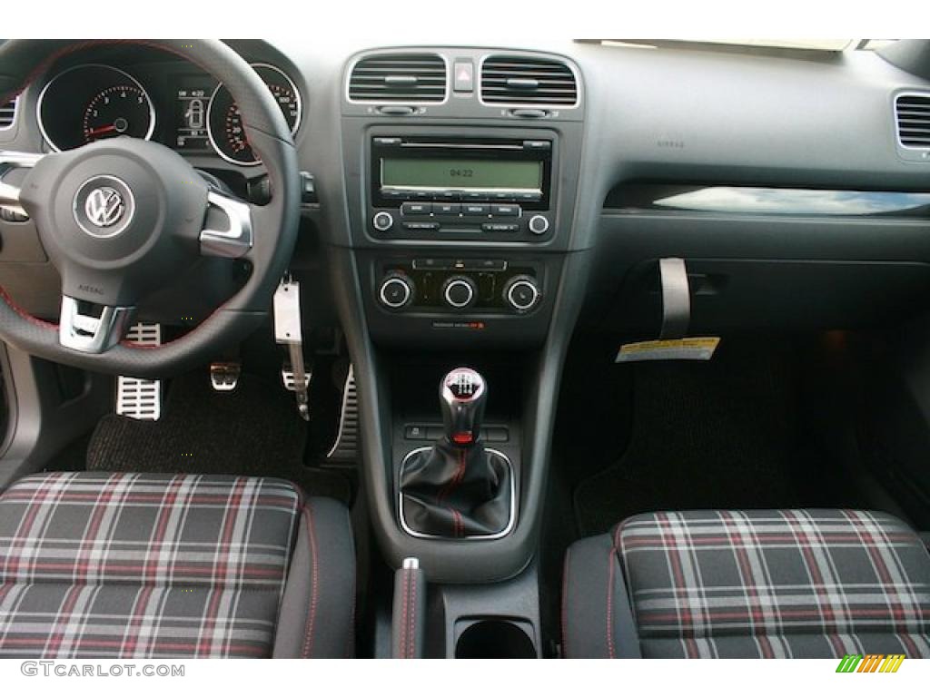2011 Volkswagen GTI 2 Door Interlagos Plaid Cloth Dashboard Photo #38408592