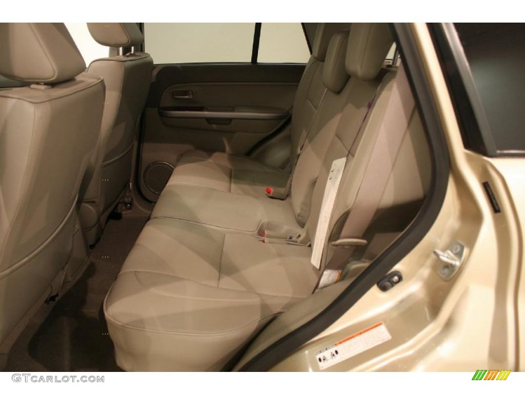 Beige Interior 2007 Suzuki Grand Vitara Luxury 4x4 Photo #38408784